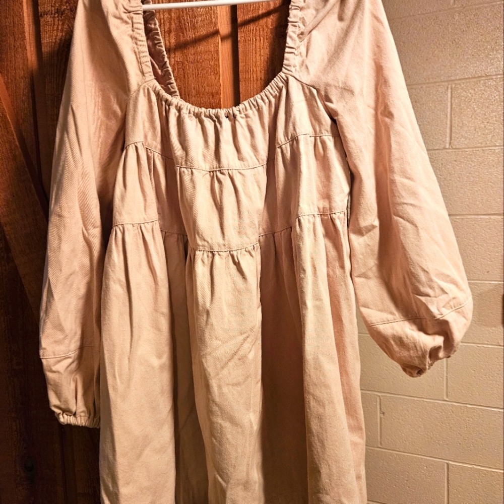 Women's Beige Mini Dress. Size Medium